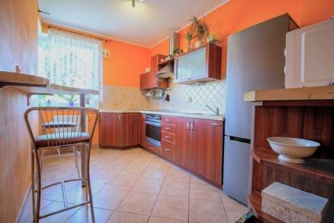 Z osobną kuchnią, balkon 2 pokojowe, młode osiedle