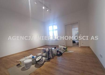 PRZESTRONNE W CENTRUM SKAWINY