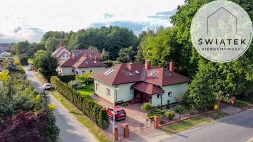 Przestronny dom z pięknym ogrodem i dużą działką