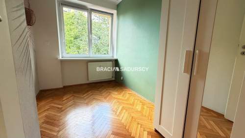 Trzypokojowe M z oddzielną kuchnią blisko centrum