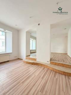 Lokal handlowo-usługowy/Centrum/ Mała