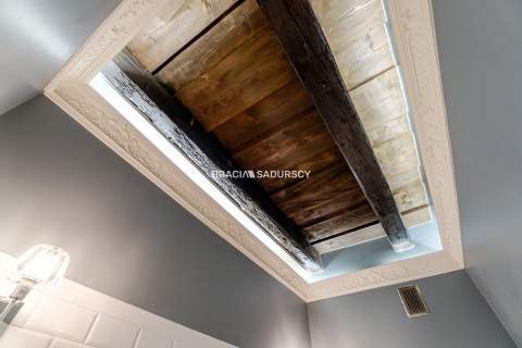 Dwupokojowy apartament z historycznym charakterem