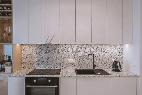 Nowoczesny apartament z dużym balkonem i recepcją