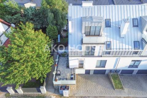 DOM szeregowy Ciołkowskiego Garaż Taras-20 m2