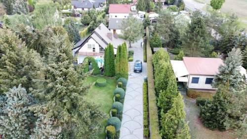 Posiadłość 202m2 nad jeziorem z pięknym ogrodem.