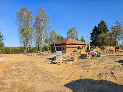 Pierwszy z czternastu nowych domów w Biskupicach