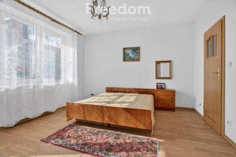 segment środkowy, 6 pokoi, 4 łazienki,ogródek