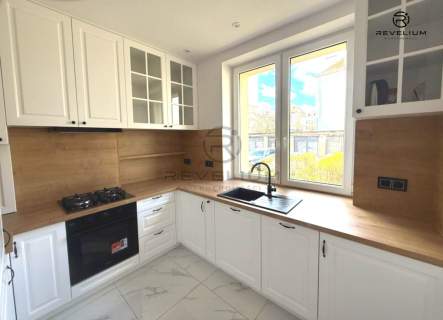 2MIN MONTE CASSINO SOLIDNE WYKOŃCZENIE KAMIENICA