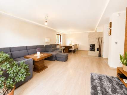 Efektowny, wolnostojący dom o pow. 243 m2