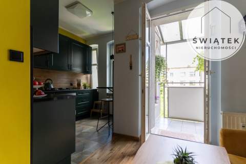 Klimatyczne 86,5 m w kamienicy 2 balkony