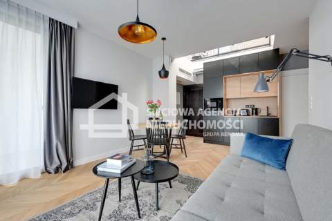 Dwupoziomowy 4-pokojowy apartament w Sopocie
