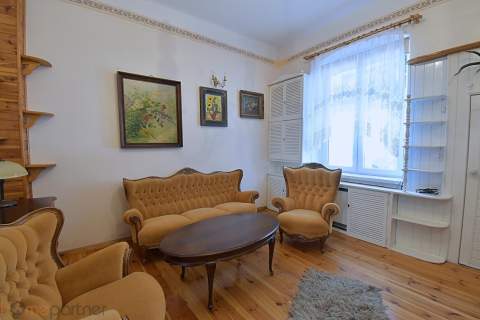 Klasyczna przedwojenna willa miejska z ogrodem