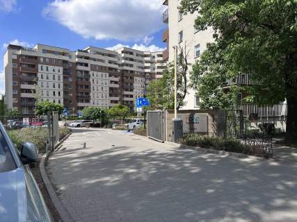 Słoneczne mieszkanie z osobną sypialnią i dużym balkonem