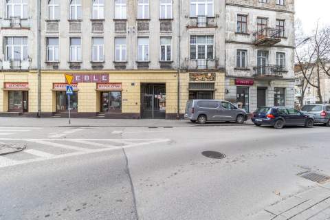 2 pokoje, parter, centrum Brzezin parking