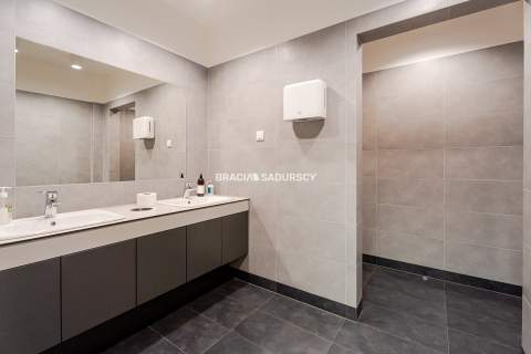 Wykończony lokal biurowy 392 m do wynajęcia
