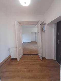 Skawina / Rynek ul. Słowackiego lokal 76m2 piwnica19m2 strych...