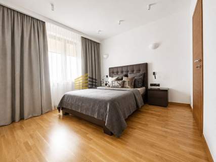 Klimatyzowany apartament z widokiem na park Patria
