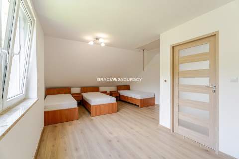 Dom przy lesie, idealny pod biznes i zamieszkanie