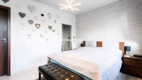83m2 238m2 ogródek dwa m. postojowe