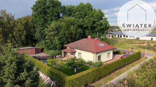 Przestronny dom z pięknym ogrodem i dużą działką