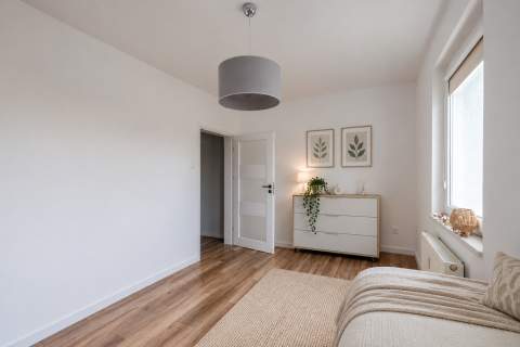 DUŻY BALKON JASNE DOBRZE SKOMUNIKOWANE
