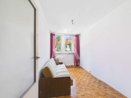 Komandorska/38,5 m /2 pokoje naprzeciw UE.