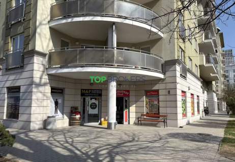 Przestronny narożny lokal, duże witryny