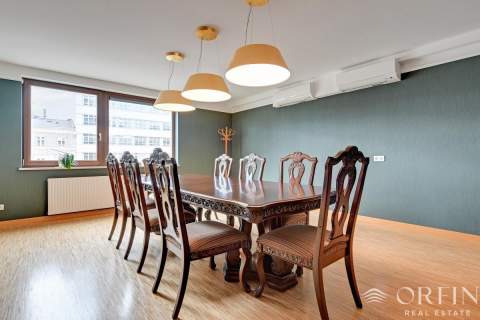 Apartament zaadoptowany na kancelarię w Transatlan