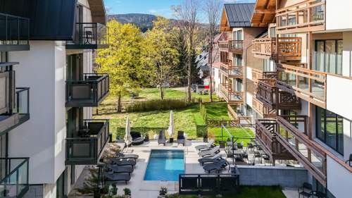 widok na basen inwestycja balkon własna sauna