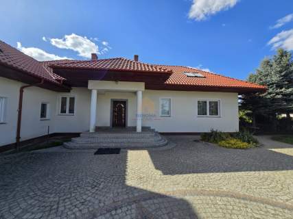 Posiadłość 400m2 - działka 3800 m2- blisko miasta