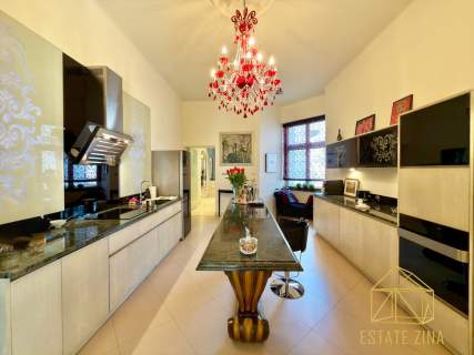 Przestronny apartament z balkonem w Kamienicy
