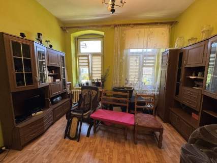 2 pokoje na parterze 2 duże piwnice ogródek