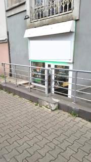 Sklep z witrynami w super lokalizacji
