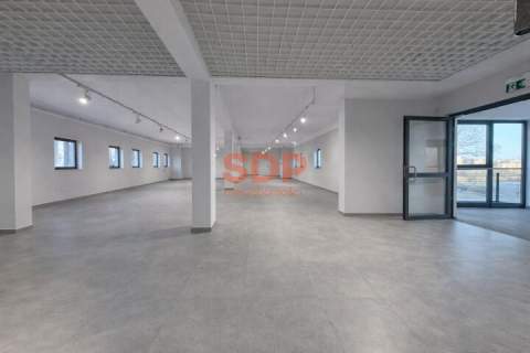 Nowoczesny lokal usługowo-handlowy 260 m2 winda parking