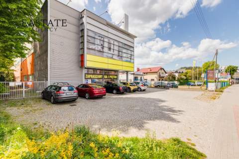 Funkcjonalny Lokal z Witryną, II Piętro, Parking