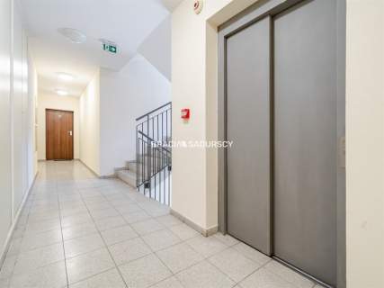 GUSTOWNE, ZADBANE 1-POKOJOWE Z DUŻYM BALKONEM
