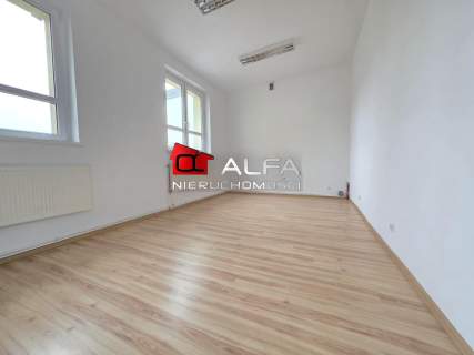 Lokal użytkowy 75 m2 w odnowionym biurowcu z windą, niskimi o