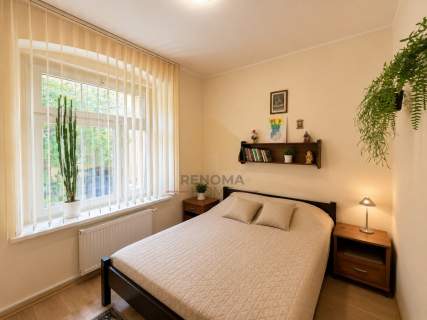 70m2 / 3 pokoje / PARTER - w ładnej kamienicy