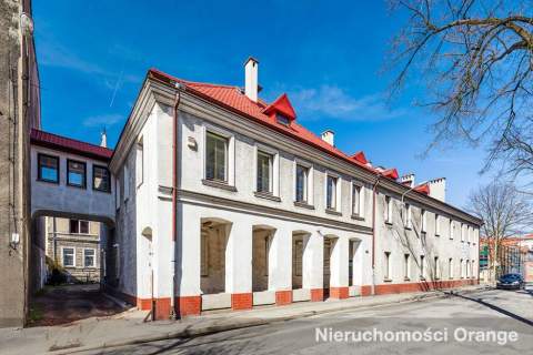 Budynek biurowo-usługowy przy Parku Centralnym