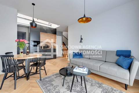 Dwupoziomowy 4-pokojowy apartament w Sopocie