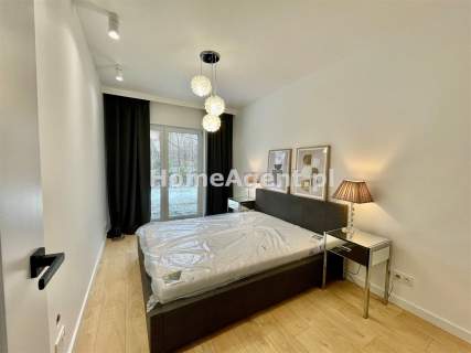NOWY PIĘKNIE URZĄDZONY APARTAMENT Z OGRÓDKIEM 