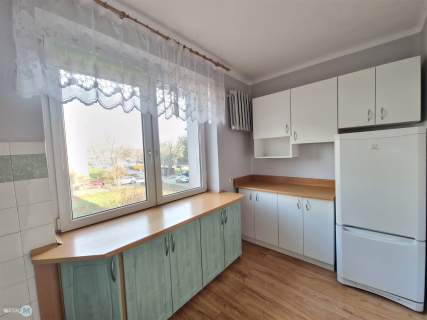 2 pokoje z balkonem na 1 piętrze piwnica,strych