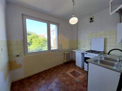 4 pokoje zabudowany balkon parking dwustronne