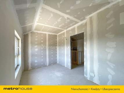 Nowe dwupoziomowe mieszkanie z balkonem.