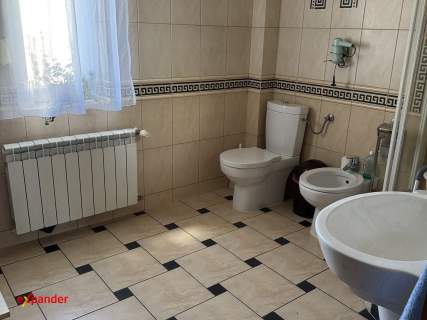 Dom wolnostojący 198m2 w spokojnej okolicy z zadbaną działką