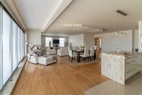 Apartament z panoramicznym widokiem na Warszawę