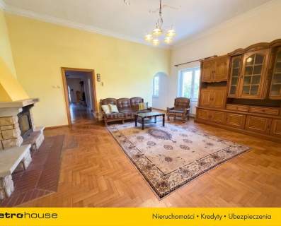 Dom z potencjałem w zielonej okolicy z pełną infr.