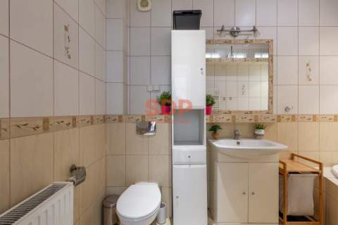 3 pokoje Garaż Piwnica Pomieszczenie biurowe
