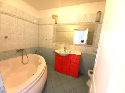 W stylu włoskim - 2 łazienki, 3 sypialnie, salon