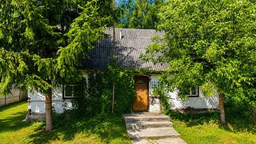 Siedlisko w Potoku 3,78 ha z domkiem wokół lasów